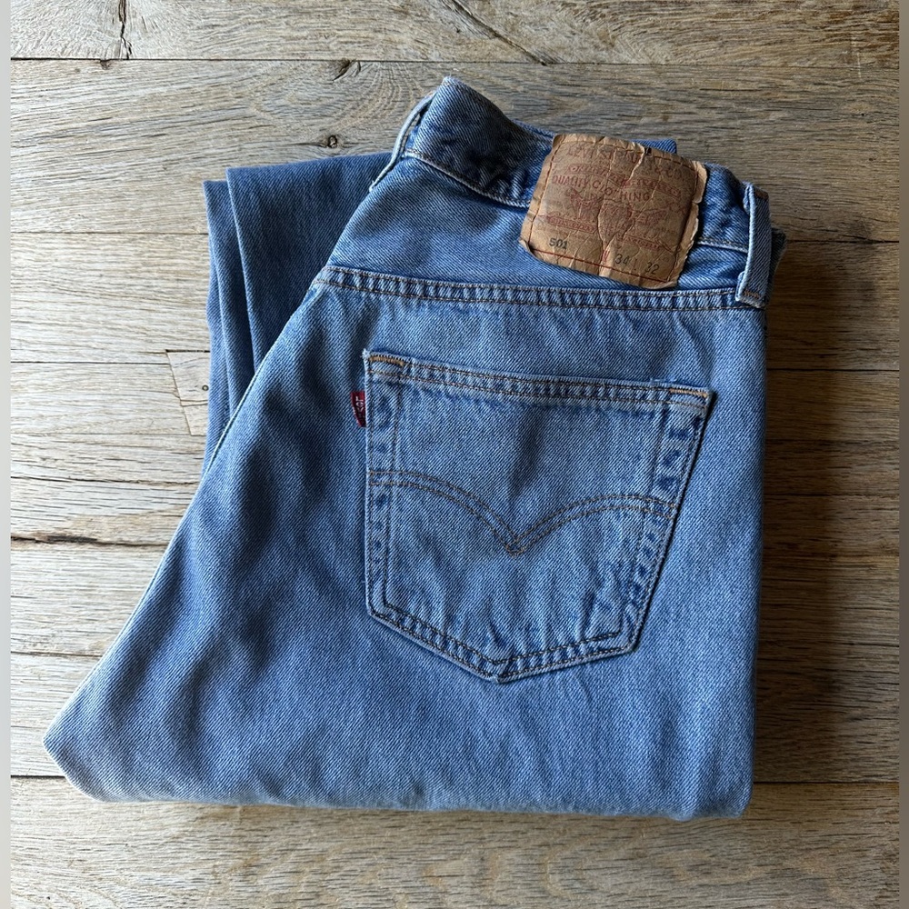 Vintage Levi’s 501 ( 2000) Y2K 
Tagged 34x32